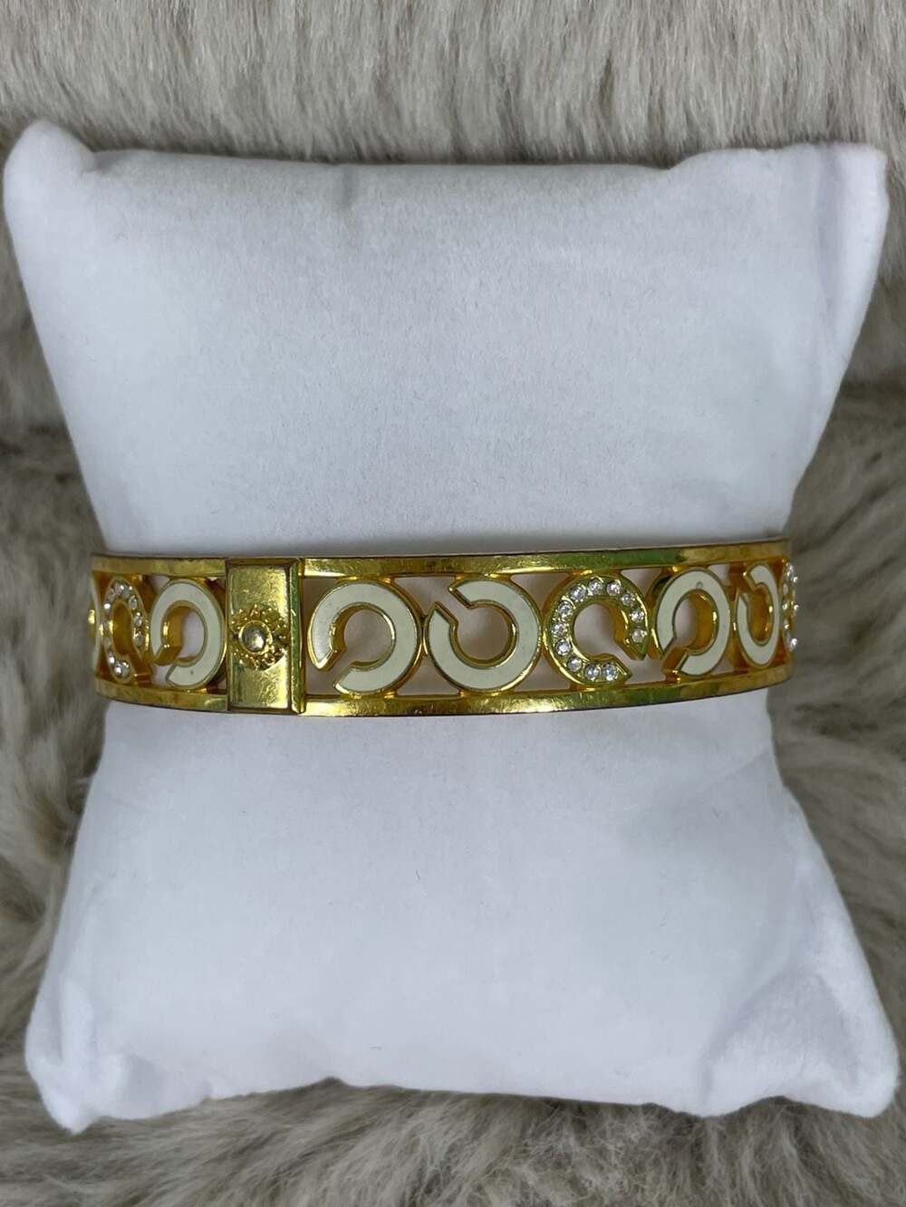 COACH Signature 1/2 in Enamel and Crystal Bangle Bracelet Gold-Ton